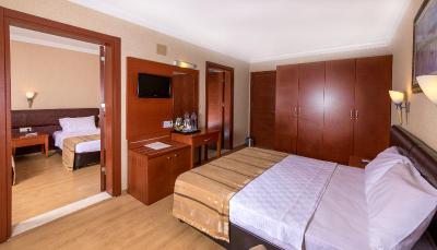 Julian Club Hotel