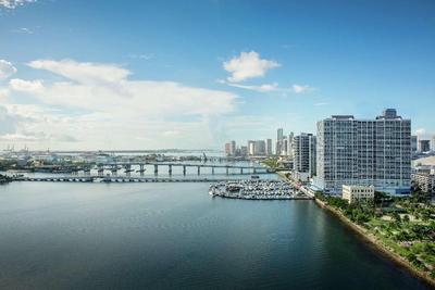 Doubletree by Hilton Grand Biscayne Bay