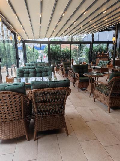 Porta Romanos Hotel