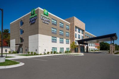 Holiday Inn Express And Suites Muskegon