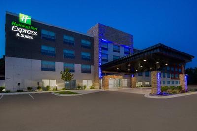 Holiday Inn Express And Suites Muskegon