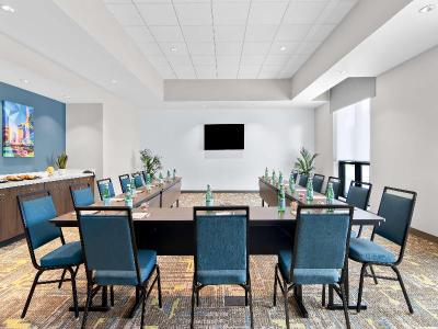 Hampton Inn Suites Chicago Medical District Uic