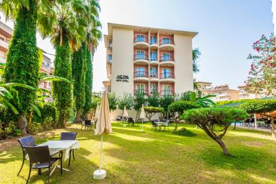 The S Aparts & Suites Hotel