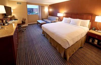 DoubleTree by Hilton Akron Fairlawn