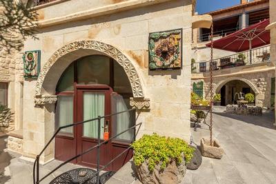 Elysion Cave Suites