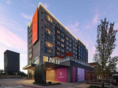 Lively Hotel On Oak Oklahoma City, Tapestry By Hi