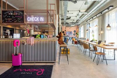 Moxy Simmern