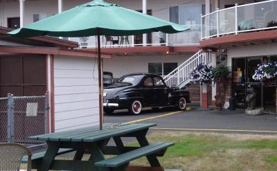 Breakers Boutique Inn