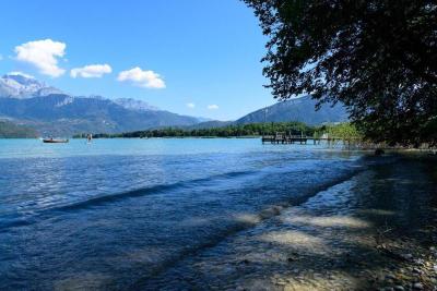 L Aurore Du Lac