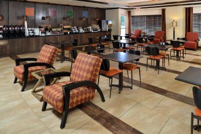 Comfort Suites Alexandria Airport 