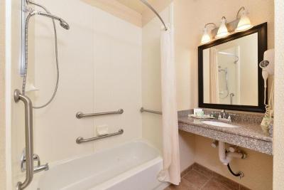 Comfort Suites Alexandria Airport 