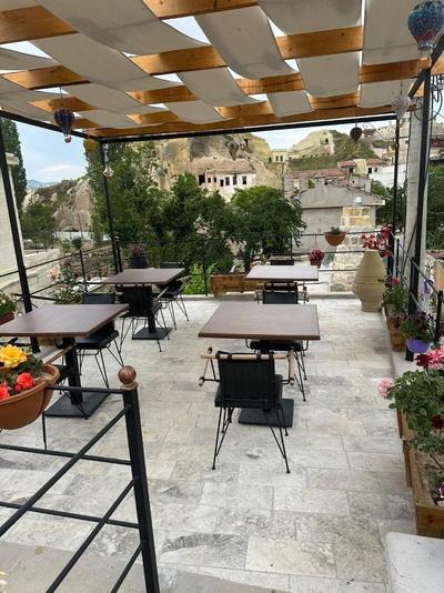 Bayar Cave Suites