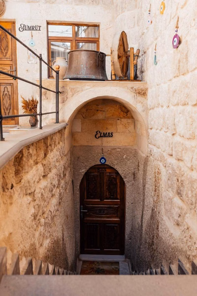 Bayar Cave Suites