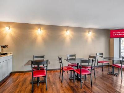 HomeTowne Studios Richmond - Airport/ Sandston