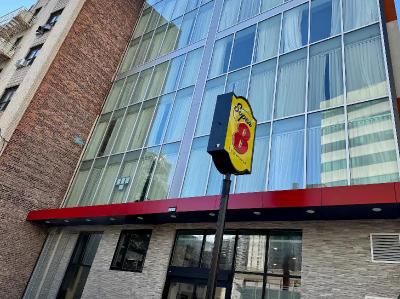 Super 8 By Wyndham Bronx Near Stadium