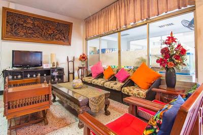 Khelang Nakorn Hotel by Zuzu