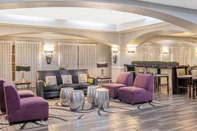 La Quinta Inn & Suites San Antonio At The Rim