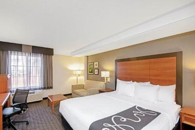 La Quinta Inn & Suites San Antonio At The Rim