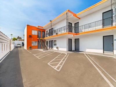 Rodeway Inn & Suites North Hollywood Burbank Airpo