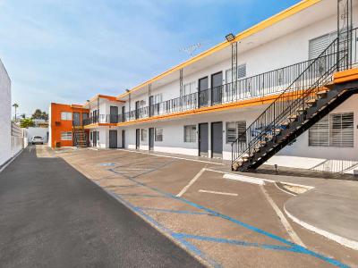 Rodeway Inn & Suites North Hollywood Burbank Airpo