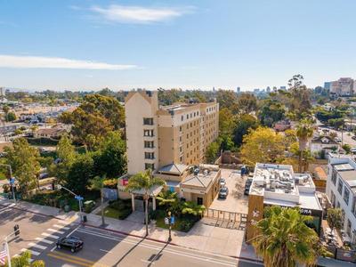 Uptown Inn By Vantaggio Suites