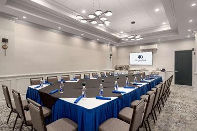 DoubleTree by Hilton Fort Myers at Bell TowerShops