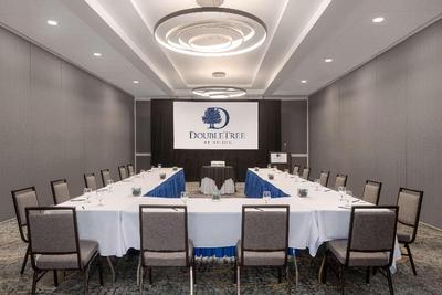 DoubleTree by Hilton Fort Myers at Bell TowerShops