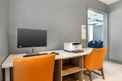 Holiday Inn Express & Suites Nashville West End Un