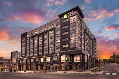 Holiday Inn Express & Suites Nashville West End Un