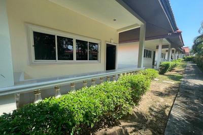 Phuket Airport Villa By Zuzu