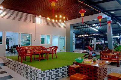 Chaiyai River Front Hotel By Zuzu