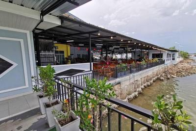 Chaiyai River Front Hotel By Zuzu