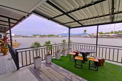 Chaiyai River Front Hotel By Zuzu