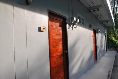 Snooze Inn Phuket By Zuzu