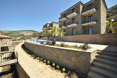 Li̇mnos Otel