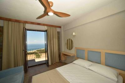 Li̇mnos Otel