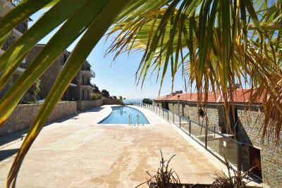 Li̇mnos Otel