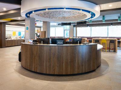 Tru by Hilton Commerce