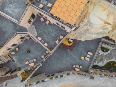 Signature Cave Premium Suites