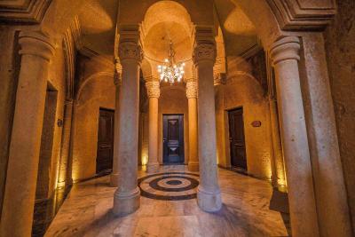 Signature Cave Premium Suites