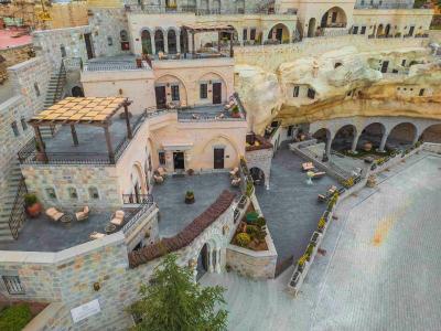 Signature Cave Premium Suites