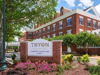 Tryon Riverfront Inn New Bern, Tapestry