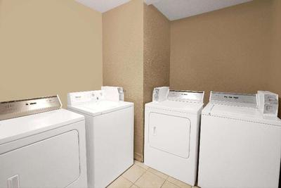 Ramada by Wyndham Houston Intercontinental Airpt S