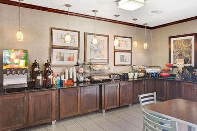 Ramada by Wyndham Houston Intercontinental Airpt S