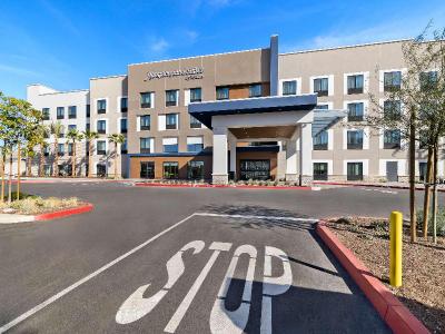Hampton Inn & Suites Corona, CA