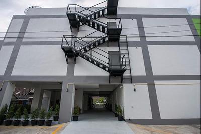 The Season Airport Udonthani By Zuzu