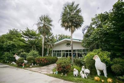 Rung Rueng Resort By Zuzu