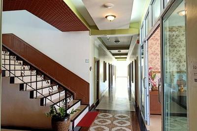 Karnmanee Place Hotel By Zuzu