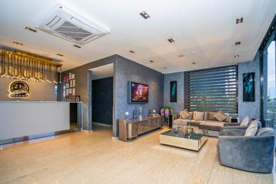 216 Station Suite