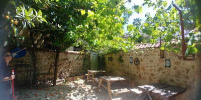 Kuyu Beergarden & Hostel